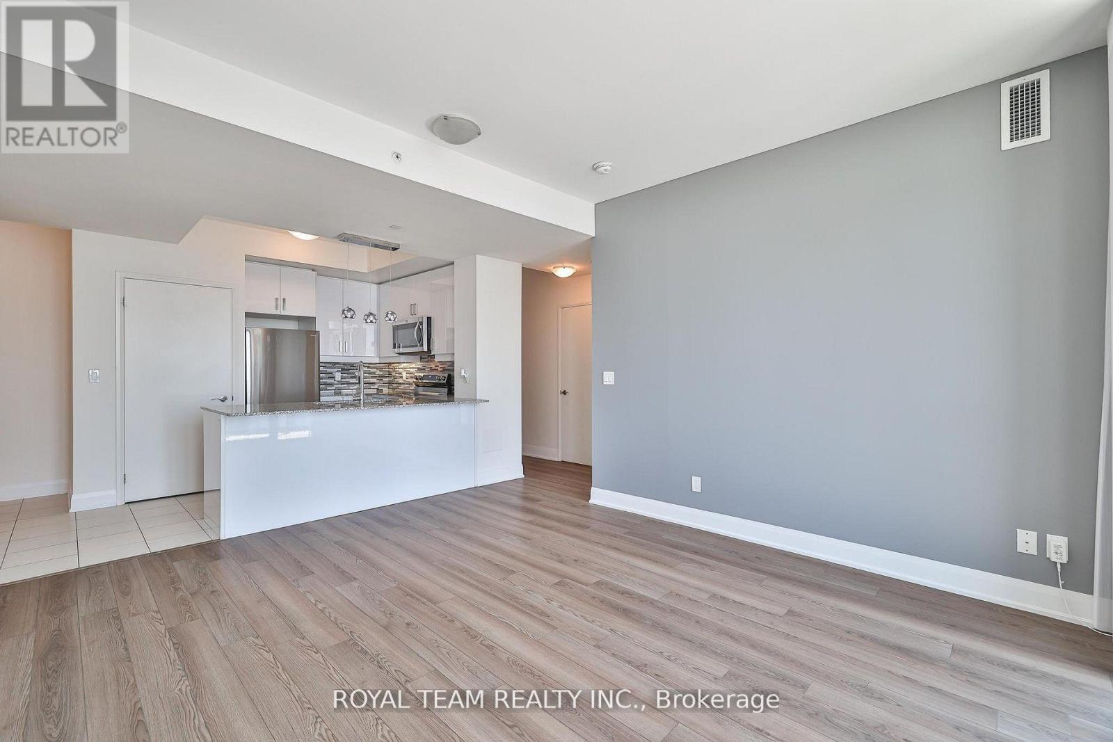 3405 - 2900 Highway 7 Property Photo 15
