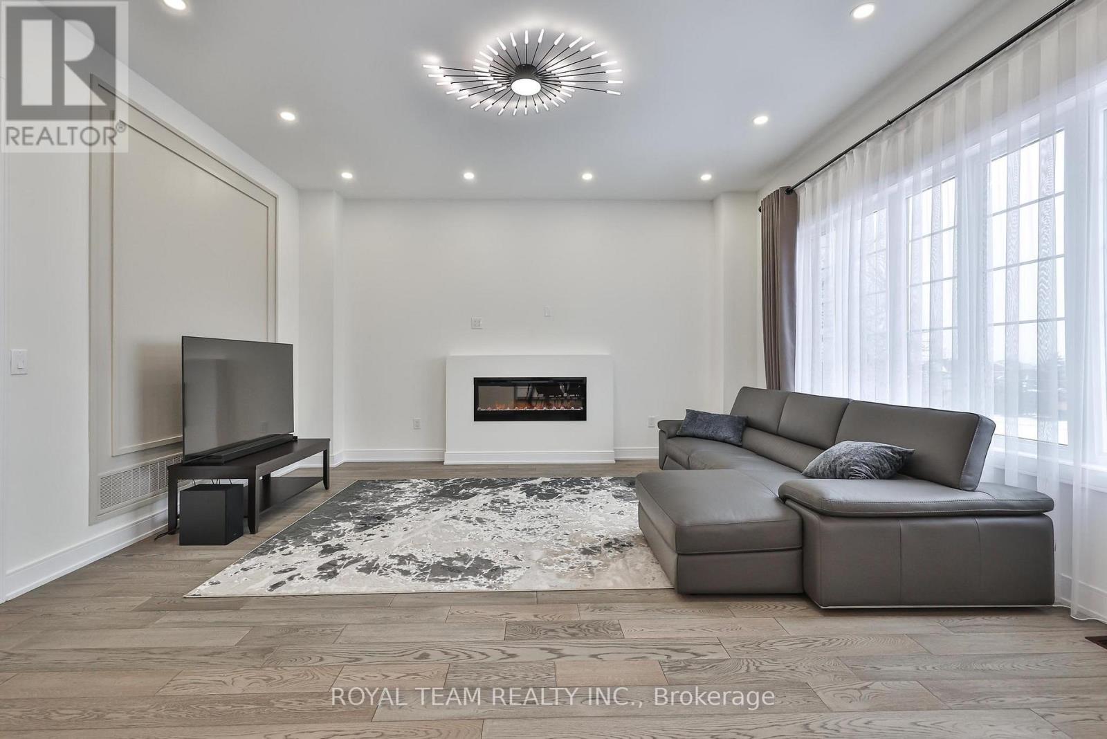 1361 Blackmore Street Property Photo 4