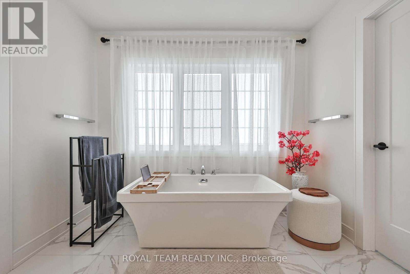 1361 Blackmore Street Property Photo 27