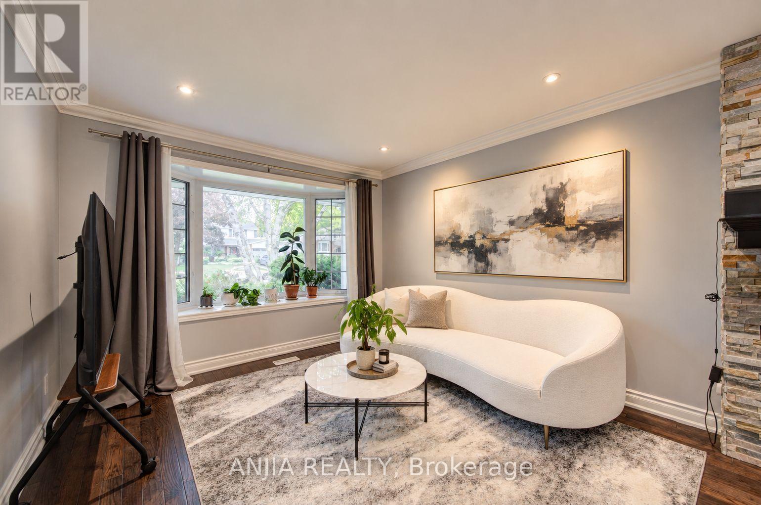 58 Summerfeldt Crescent Property Photo 3