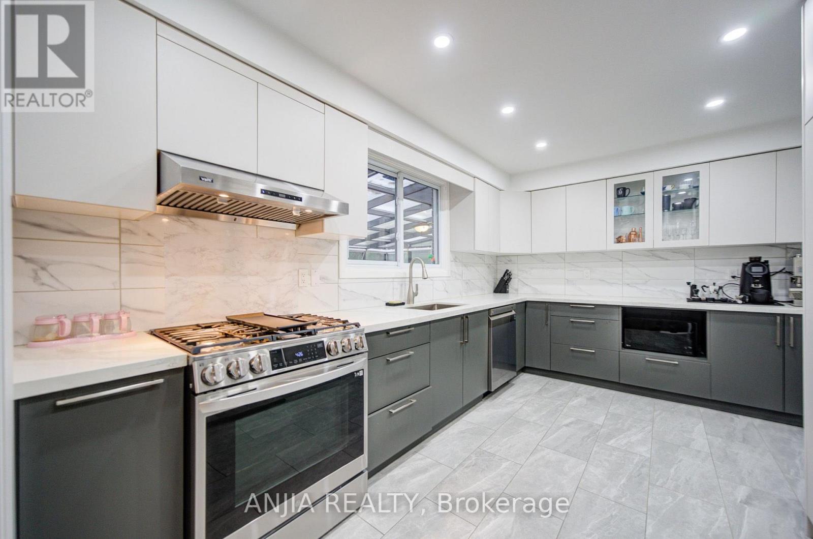 58 Summerfeldt Crescent Property Photo 9