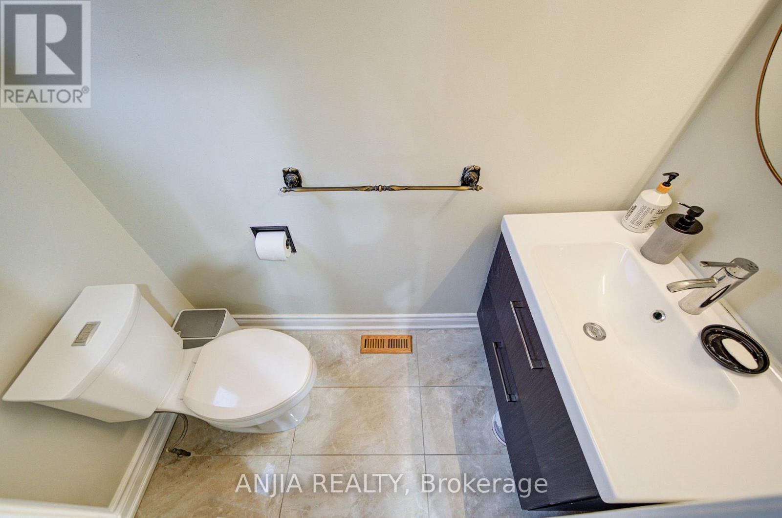 58 Summerfeldt Crescent Property Photo 12