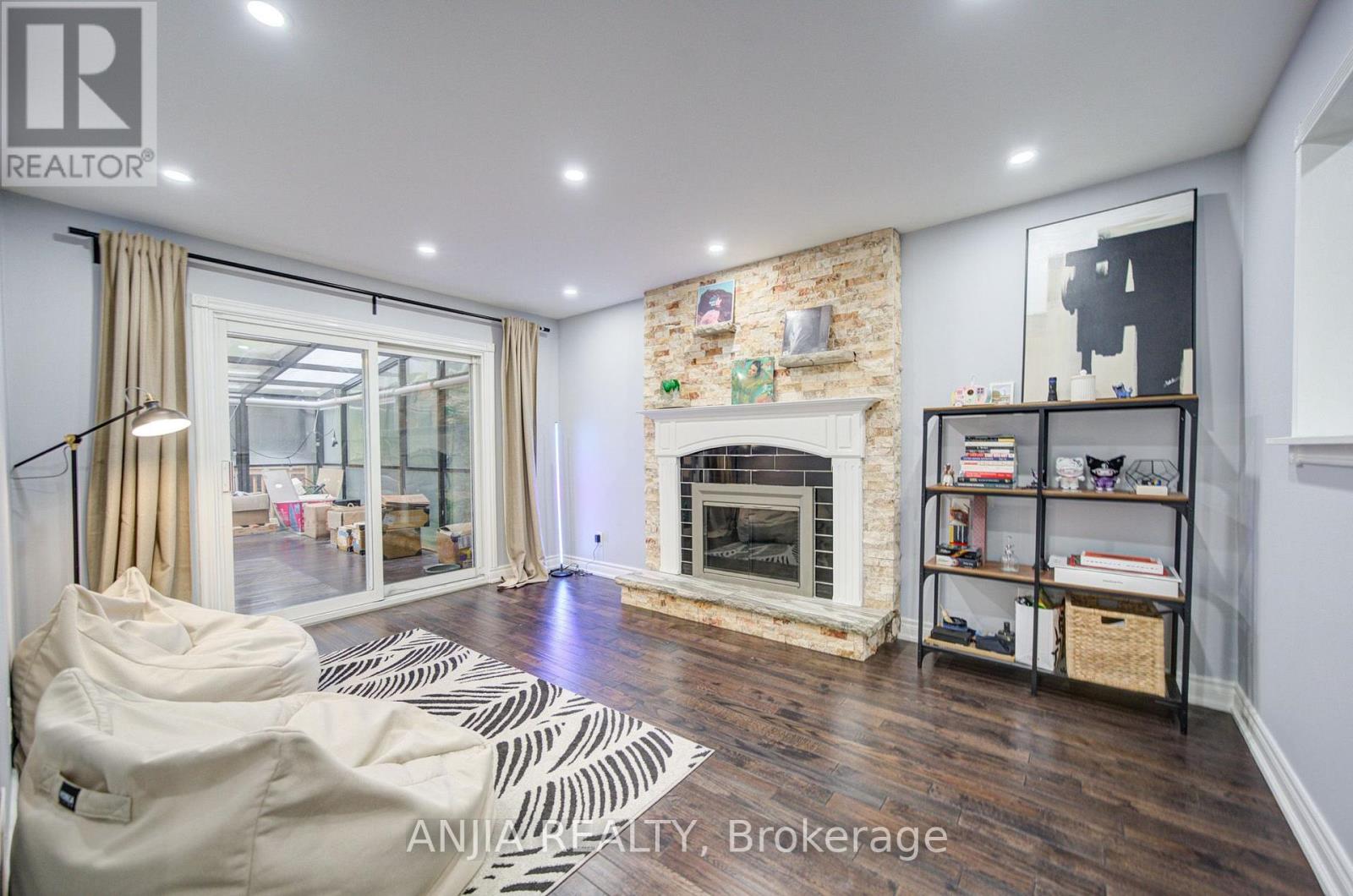 58 Summerfeldt Crescent Property Photo 13
