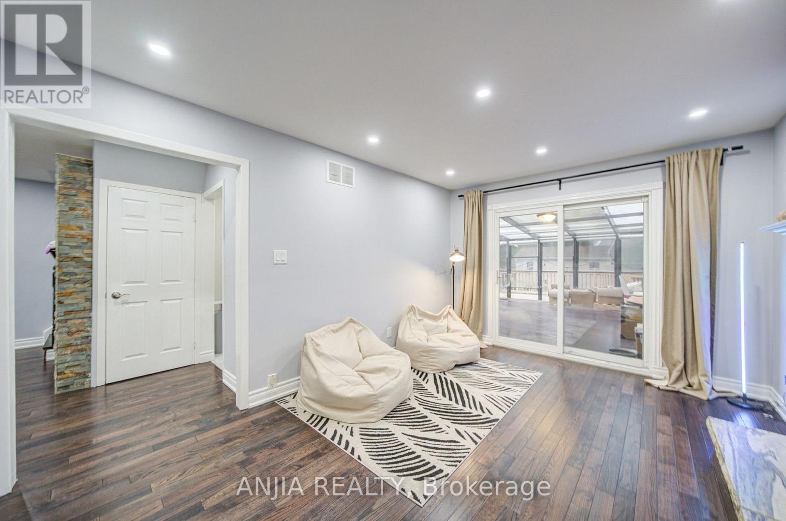 58 Summerfeldt Crescent Property Photo 14