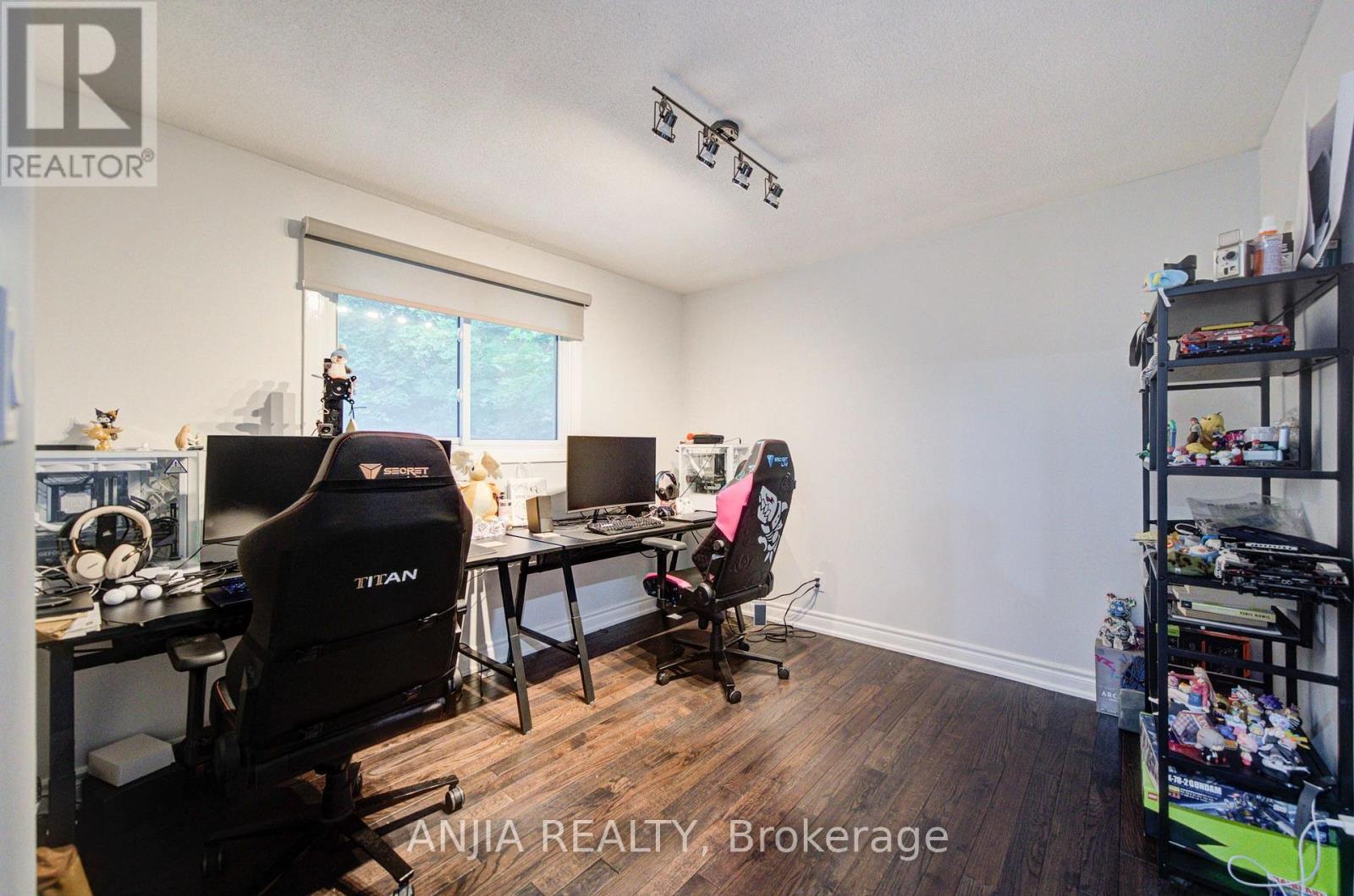 58 Summerfeldt Crescent Property Photo 24
