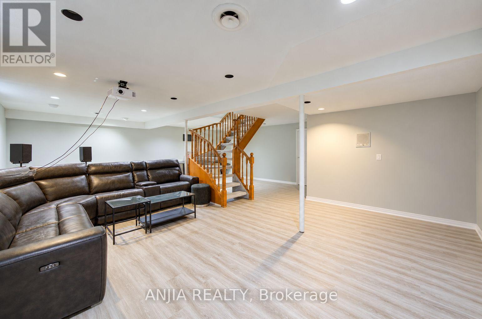 58 Summerfeldt Crescent Property Photo 29