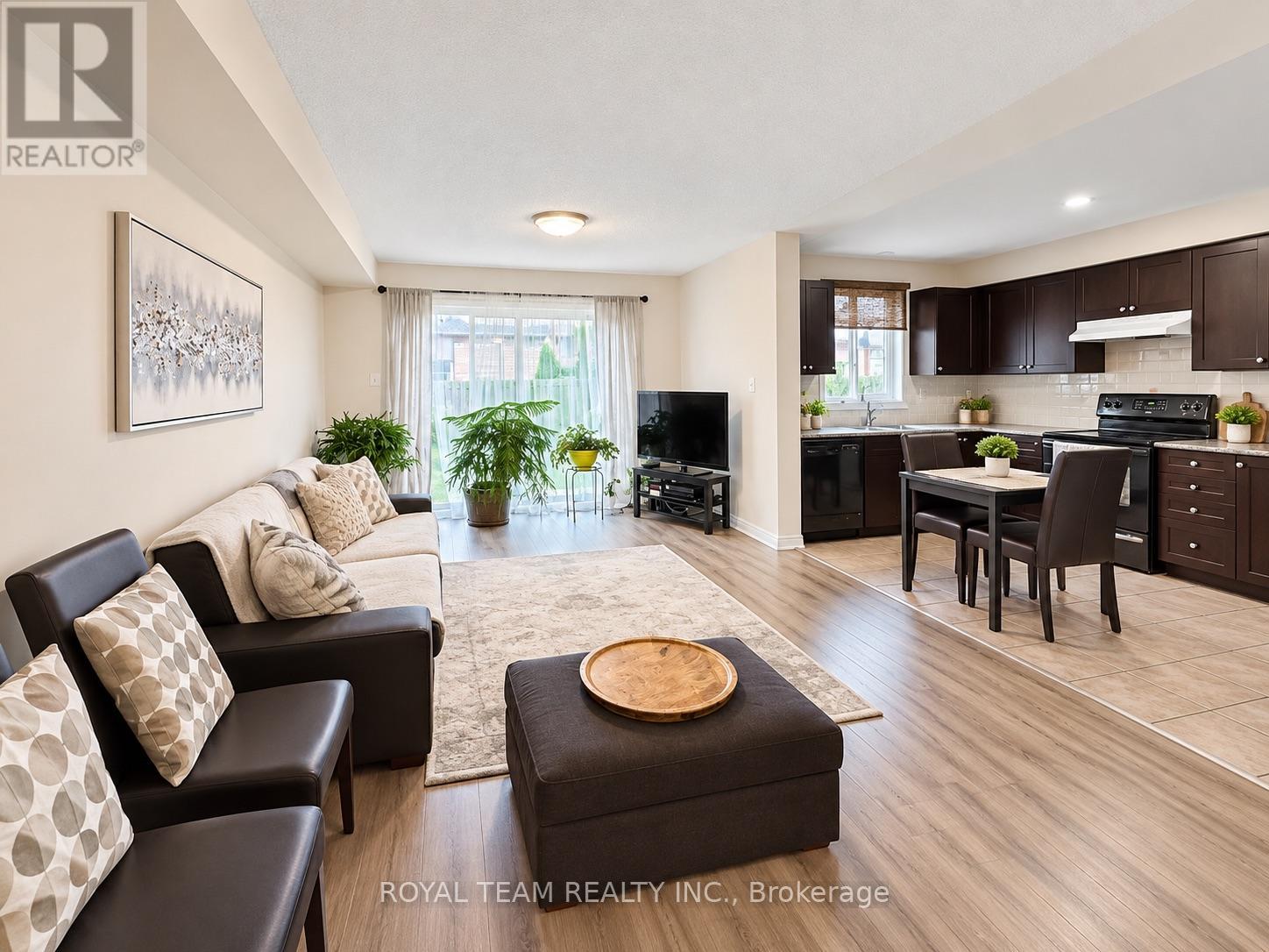 1786 Swan Street Property Photo 4