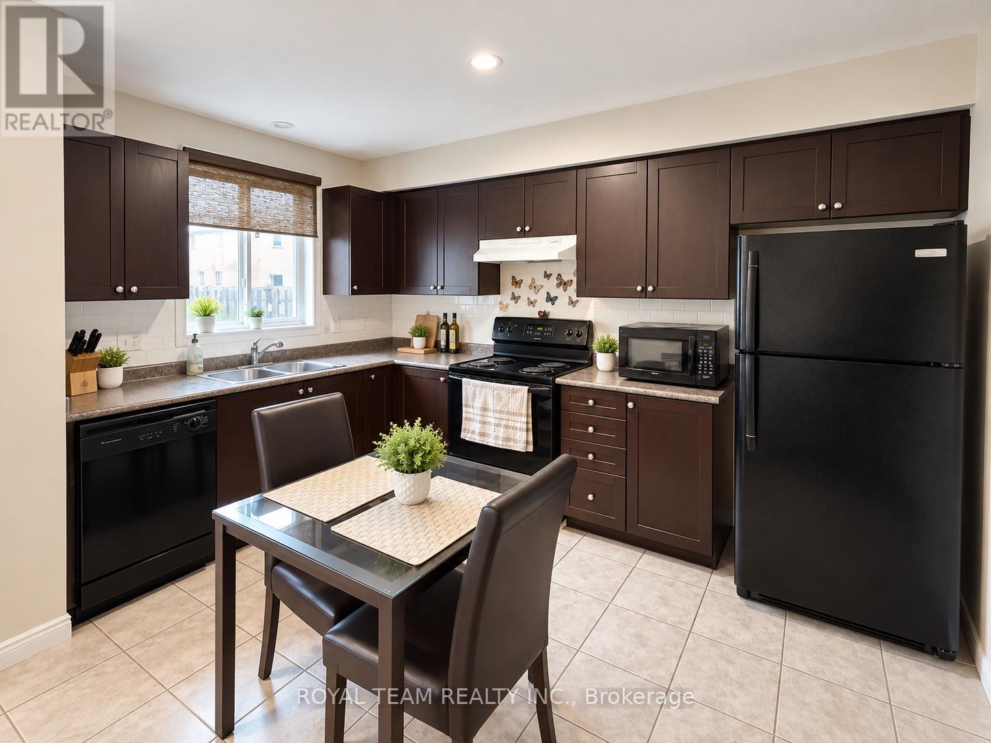 1786 Swan Street Property Photo 5