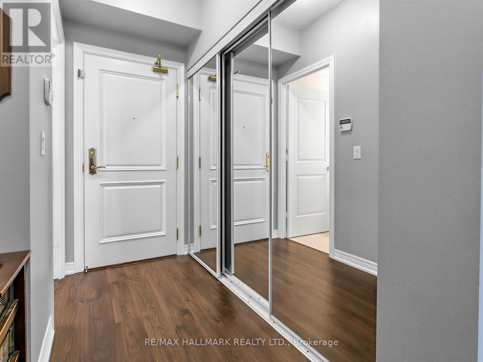 303 - 9245 Jane Street Property Photo 4