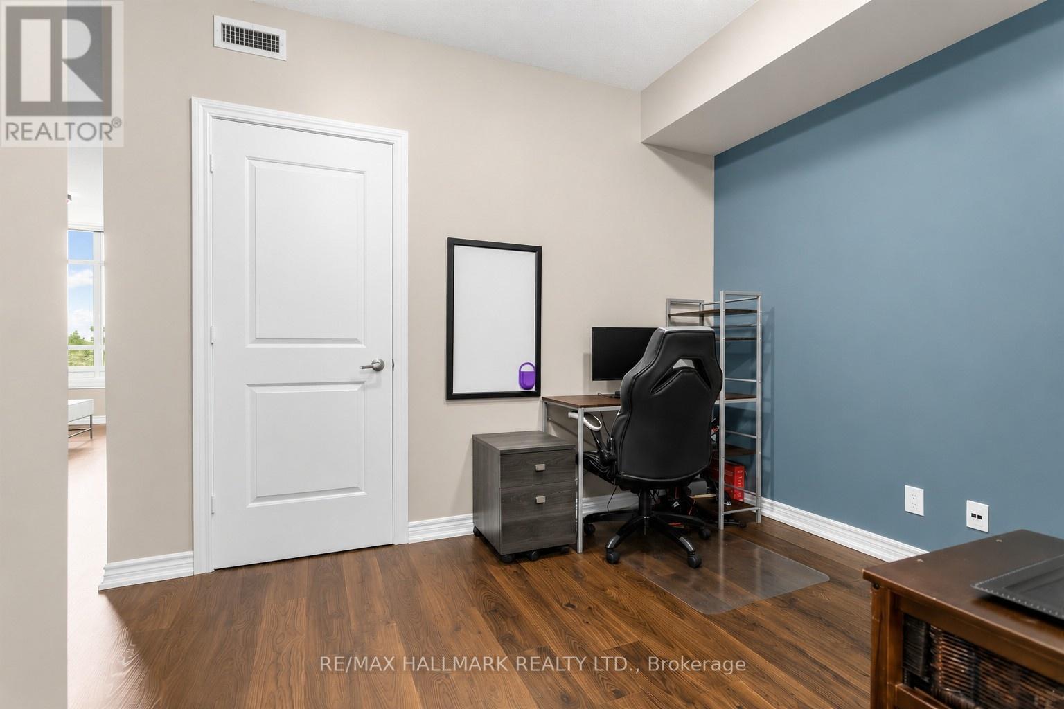 303 - 9245 Jane Street Property Photo 7