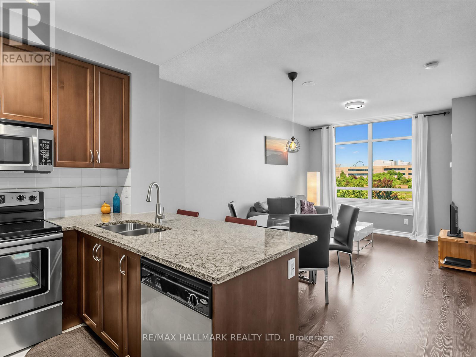 303 - 9245 Jane Street Property Photo 9
