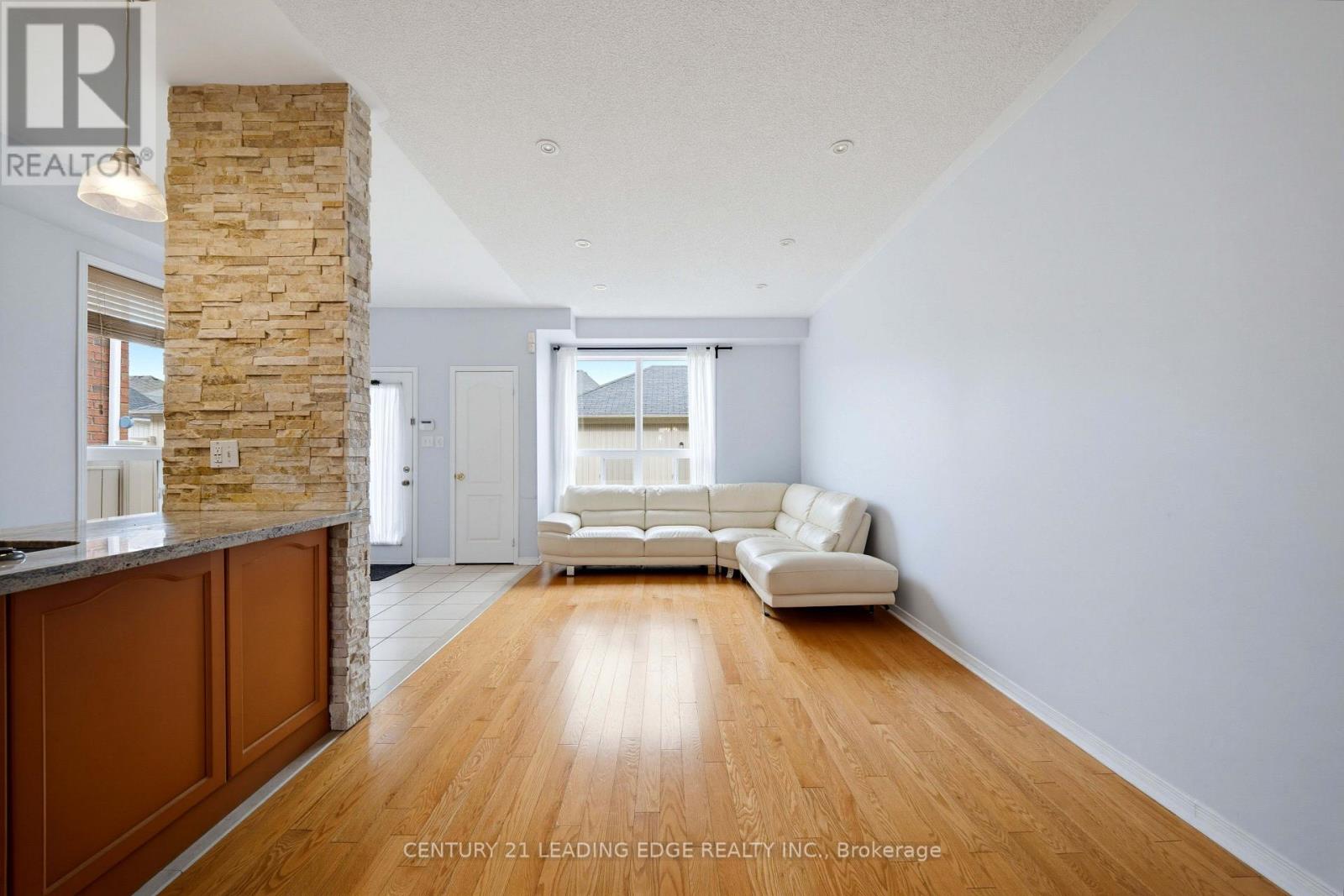 818 Castlemore Avenue Property Photo 16