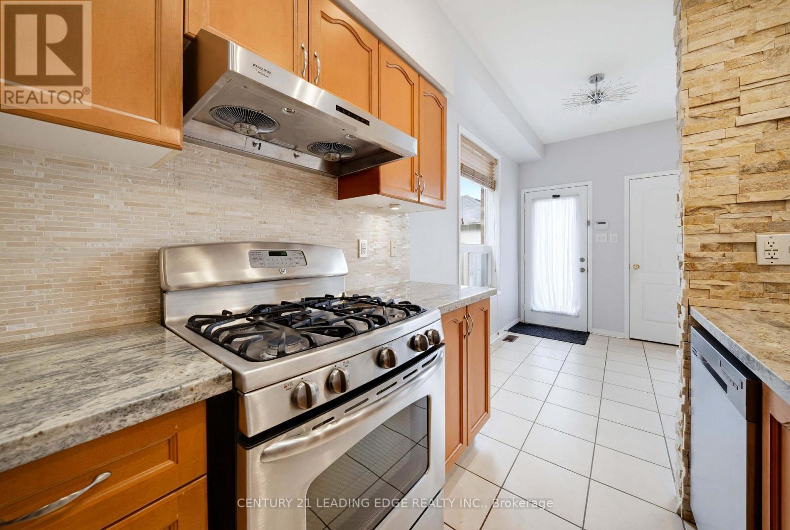 818 Castlemore Avenue Property Photo 20