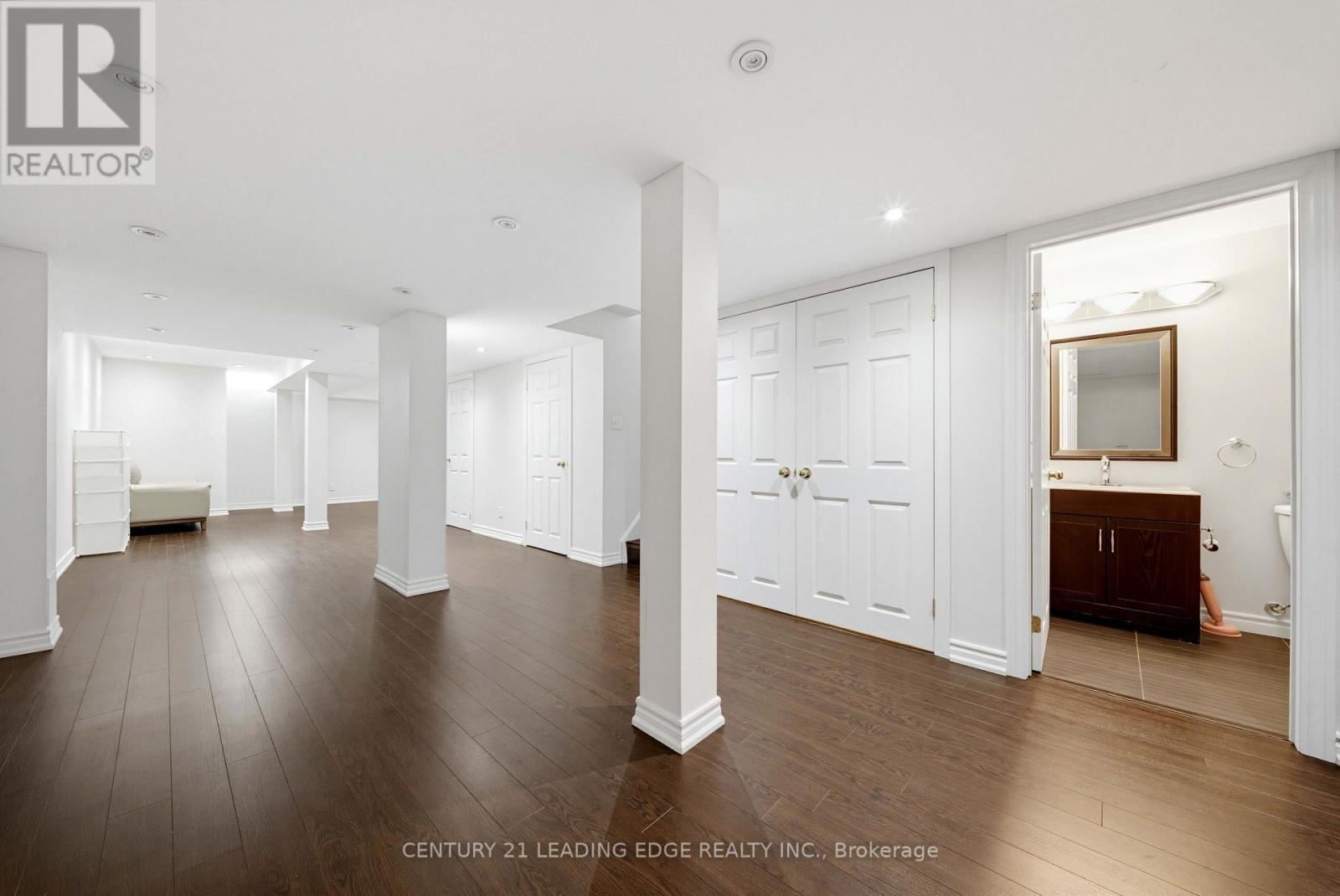 818 Castlemore Avenue Property Photo 39