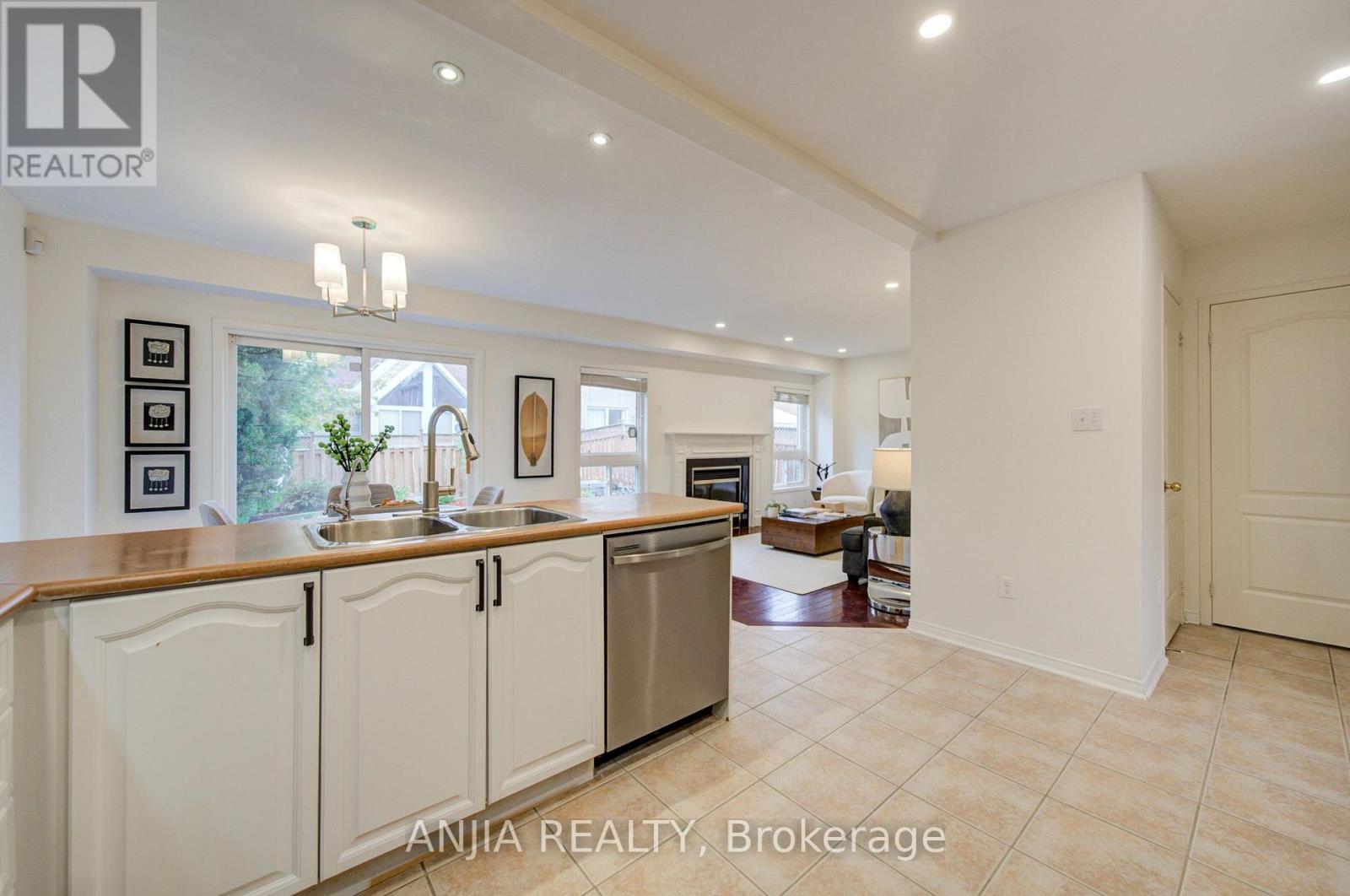 1 Aylesbury Gate Property Photo 15