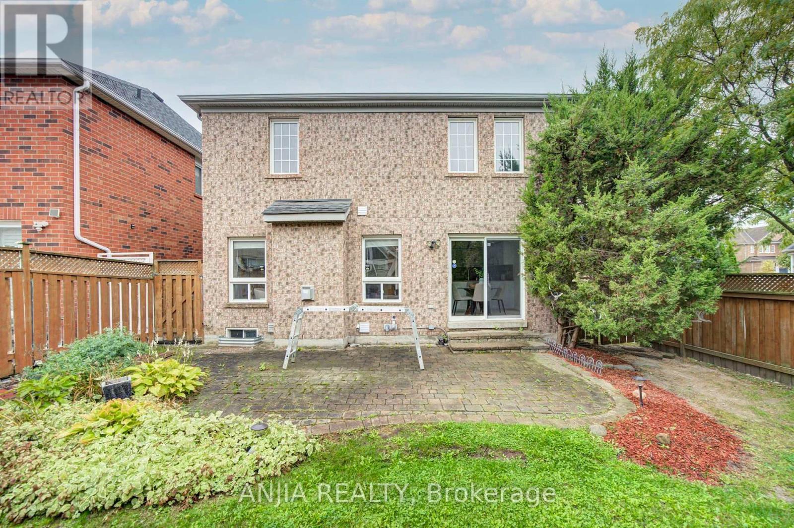 1 Aylesbury Gate Property Photo 49