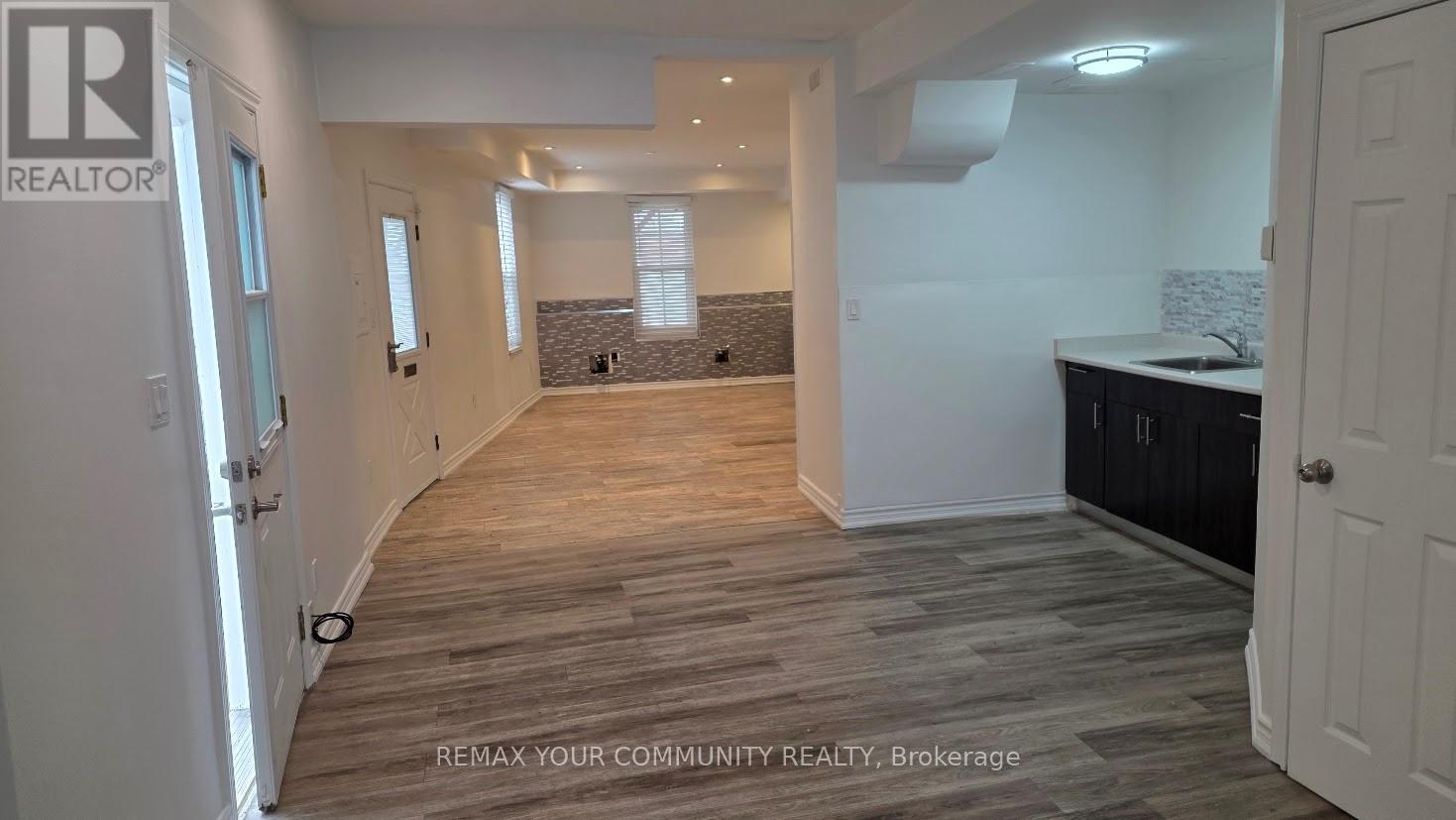 10 Centre Street Property Photo 7