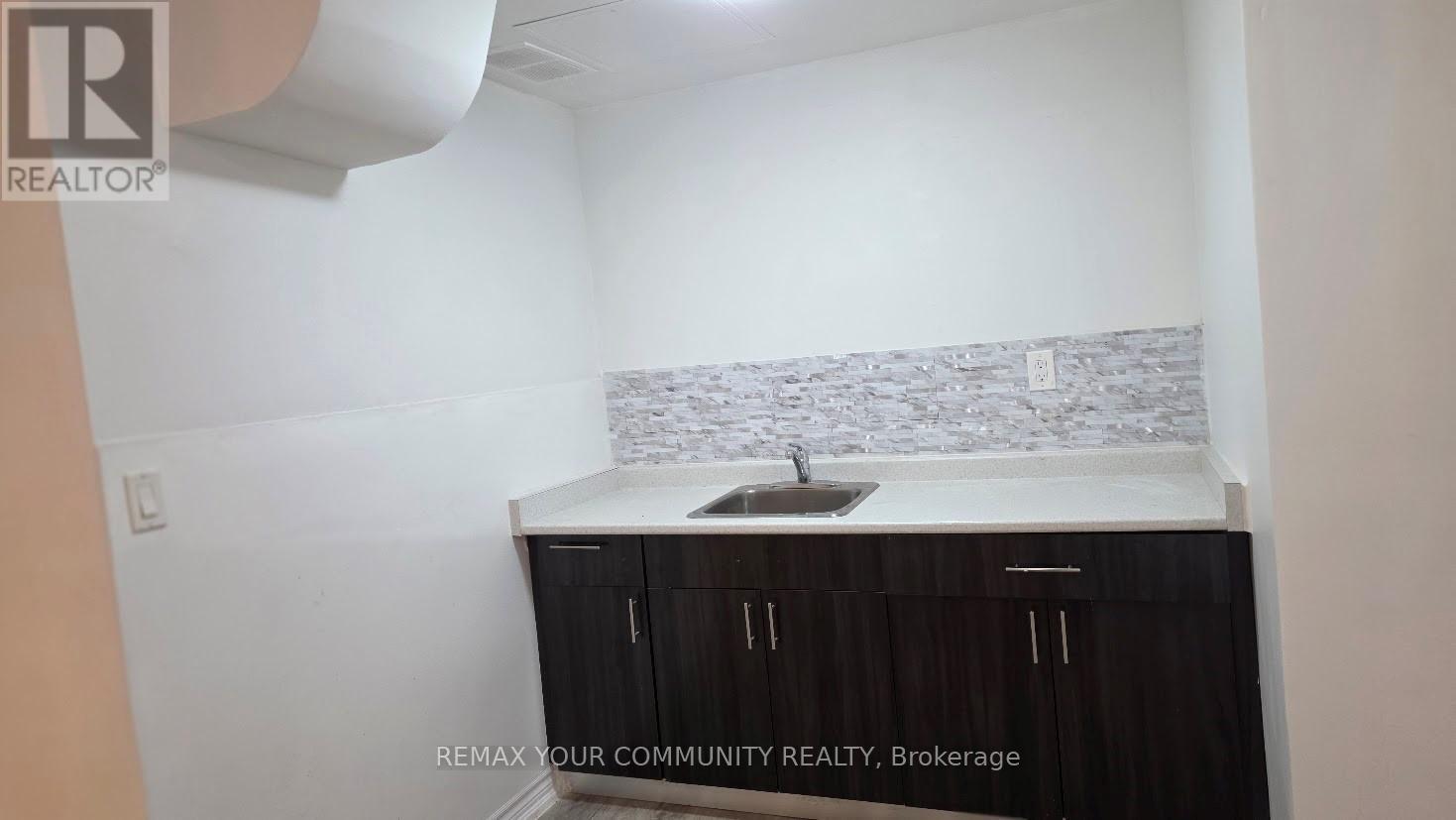 10 Centre Street Property Photo 12
