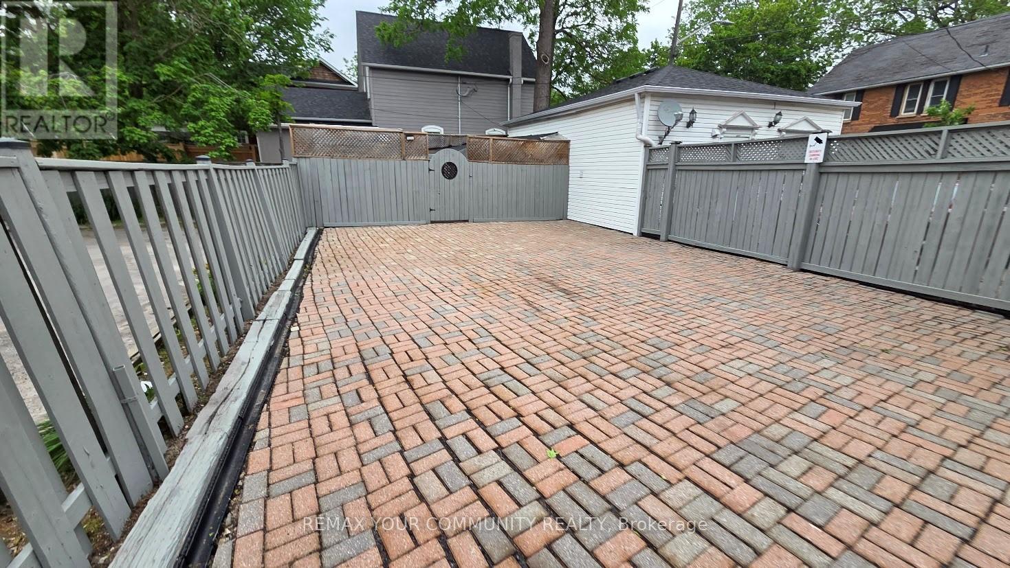 10 Centre Street Property Photo 18