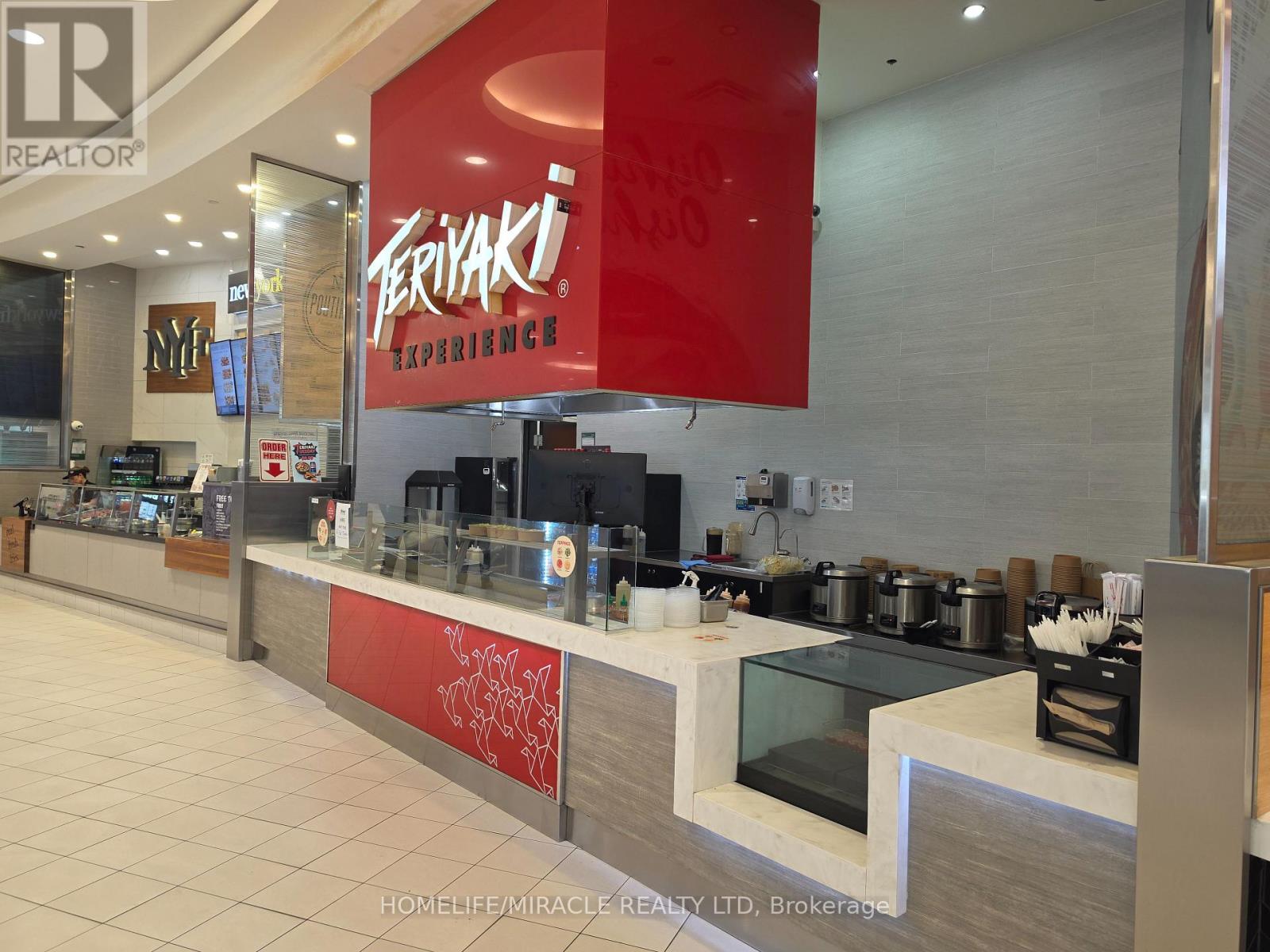 17600 Yonge Street Property Photo 4
