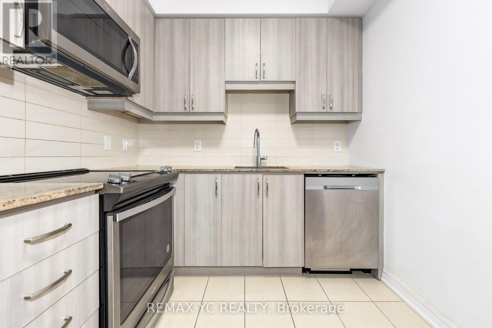 201 - 9191 Yonge Street Property Photo 6