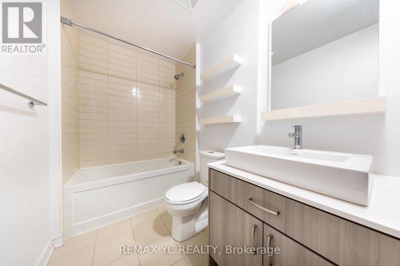 201 - 9191 Yonge Street Property Photo 17
