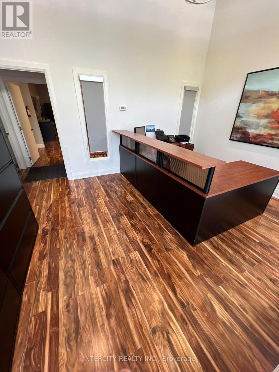 B108 - 11685 Yonge Street Property Photo 5