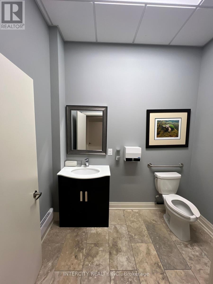 B108 - 11685 Yonge Street Property Photo 13
