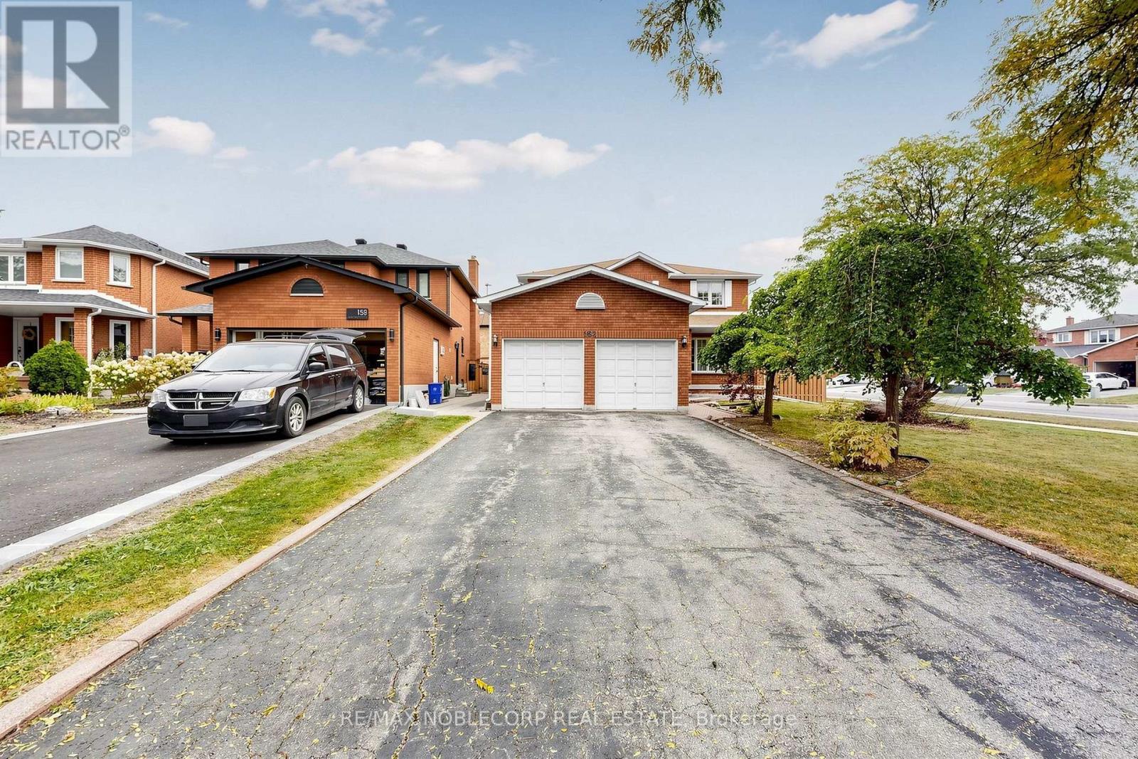 162 Venetian Crescent Property Photo 1