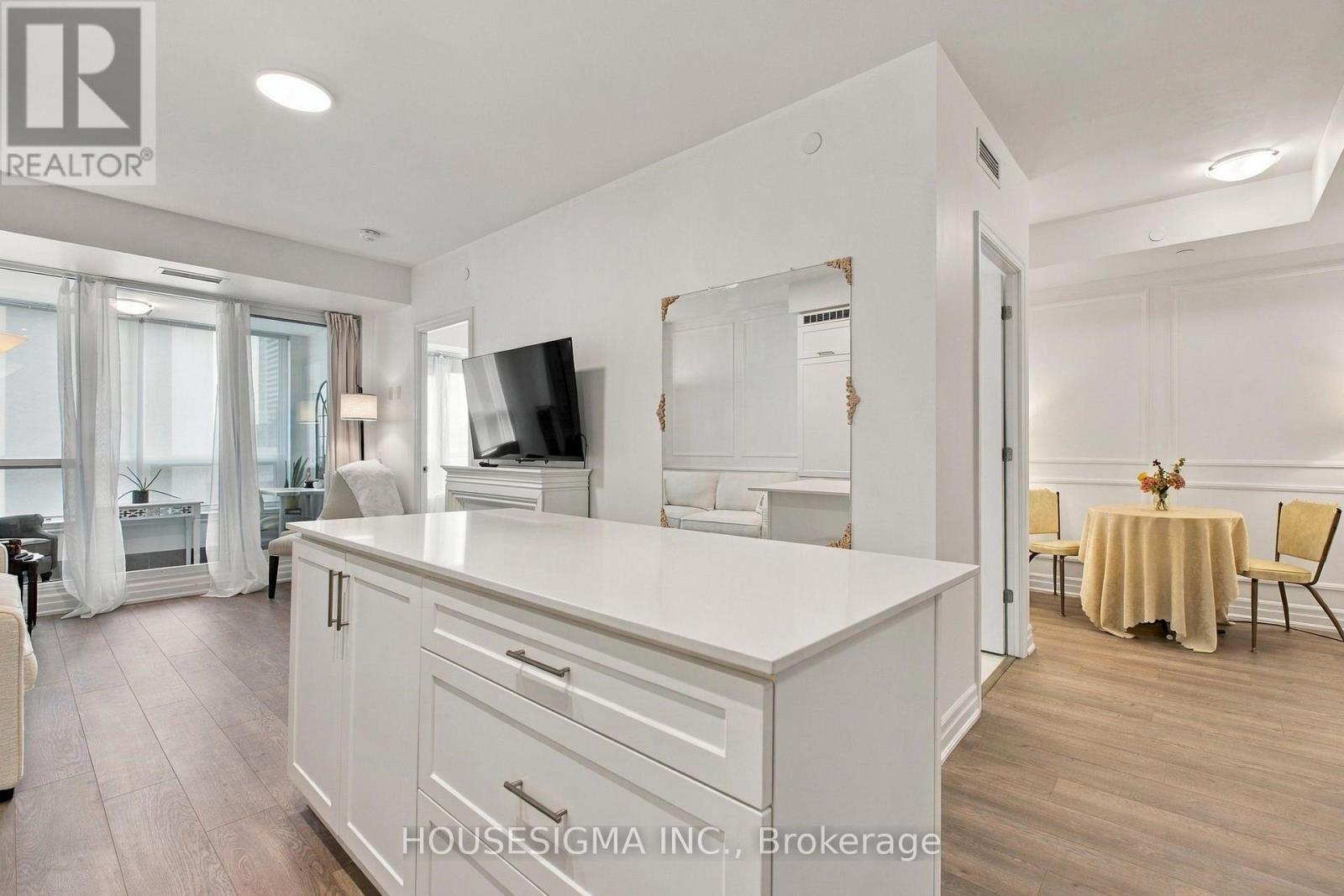 705 - 9085 Jane Street Property Photo 5