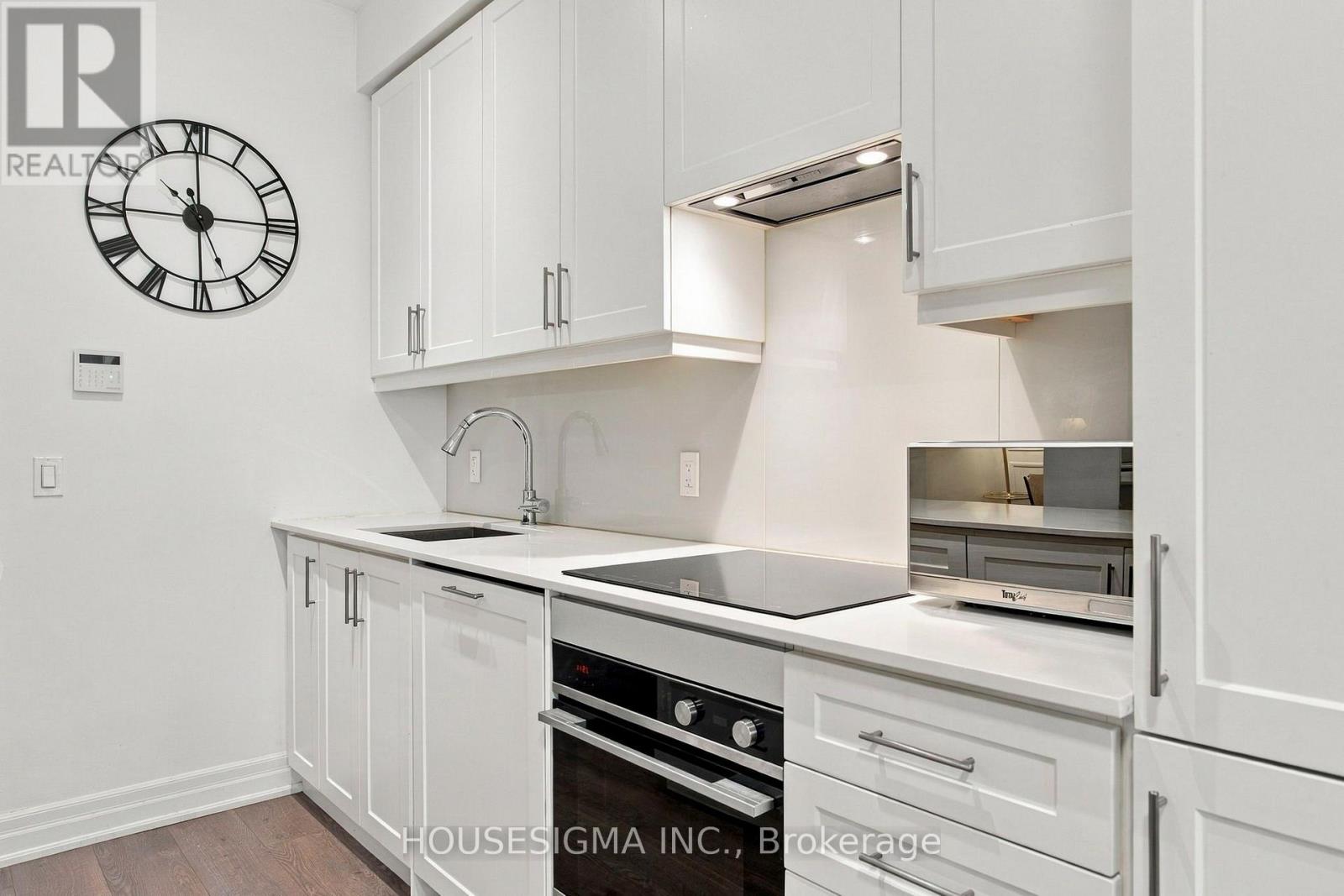 705 - 9085 Jane Street Property Photo 7