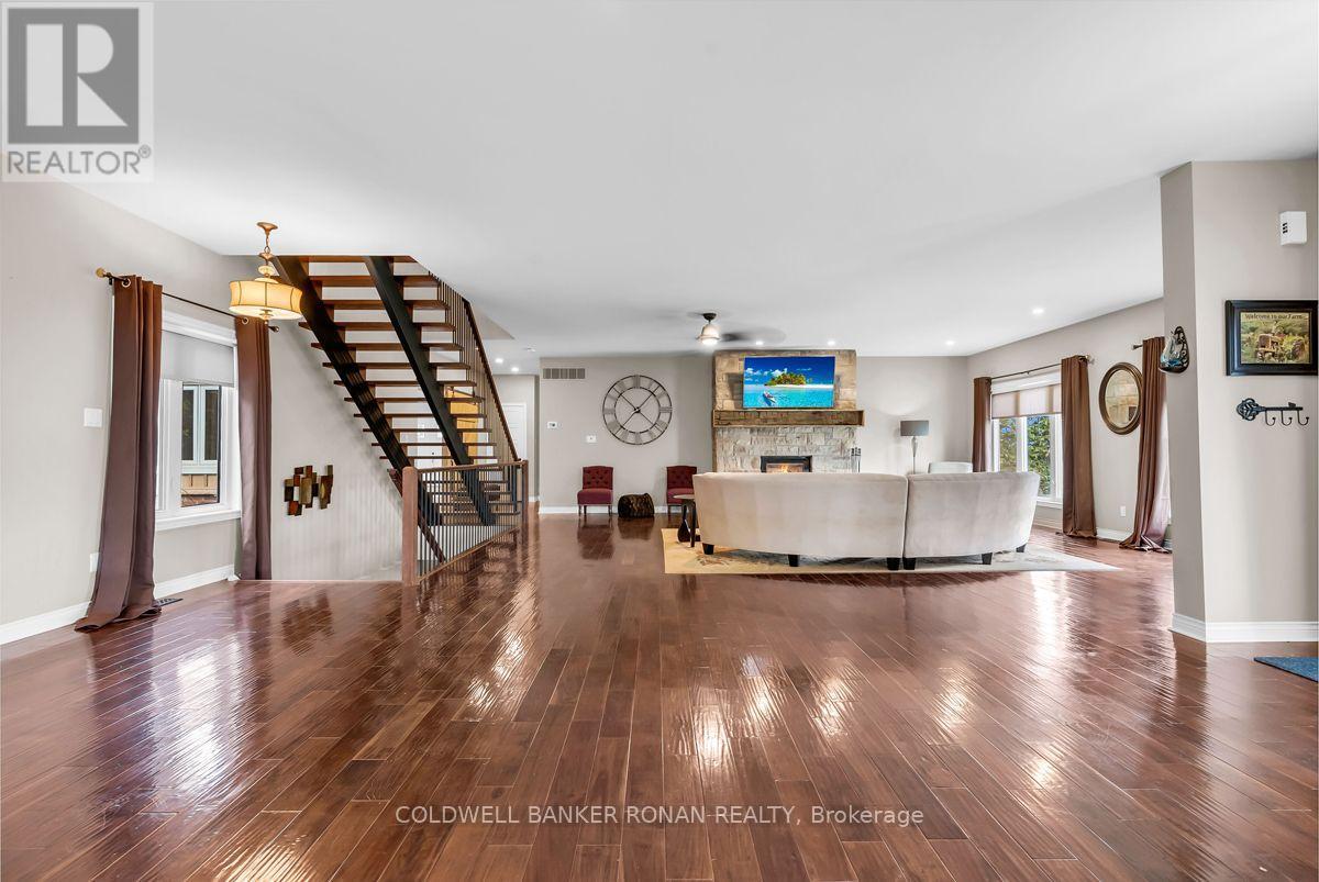 5354 3rd Line Property Photo 13