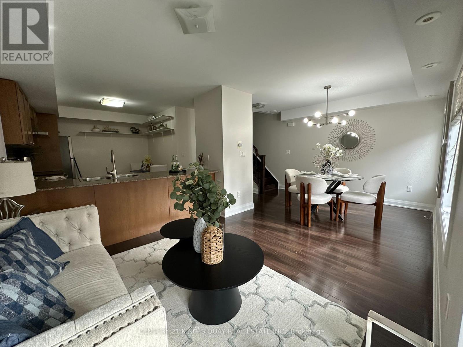 241 - 318 John Street Property Photo 7