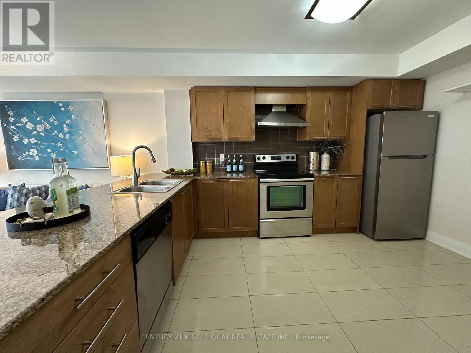 241 - 318 John Street Property Photo 9