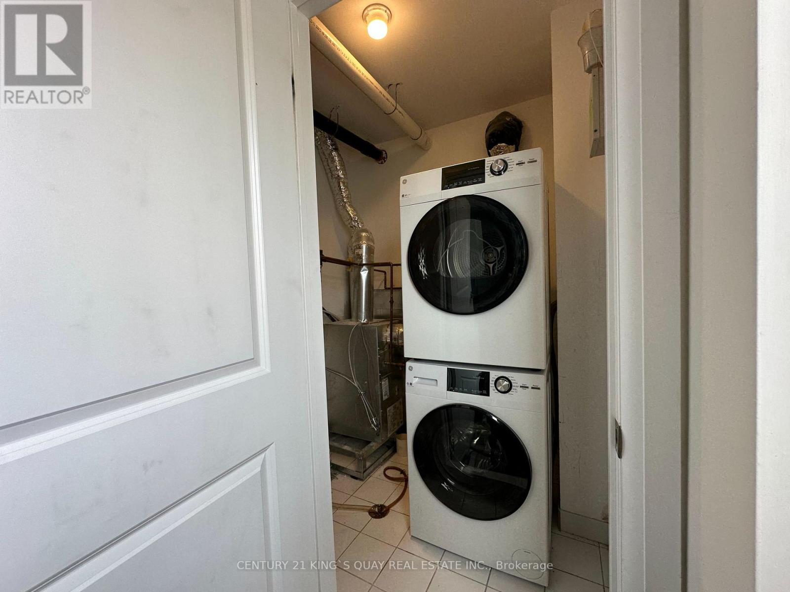 241 - 318 John Street Property Photo 22