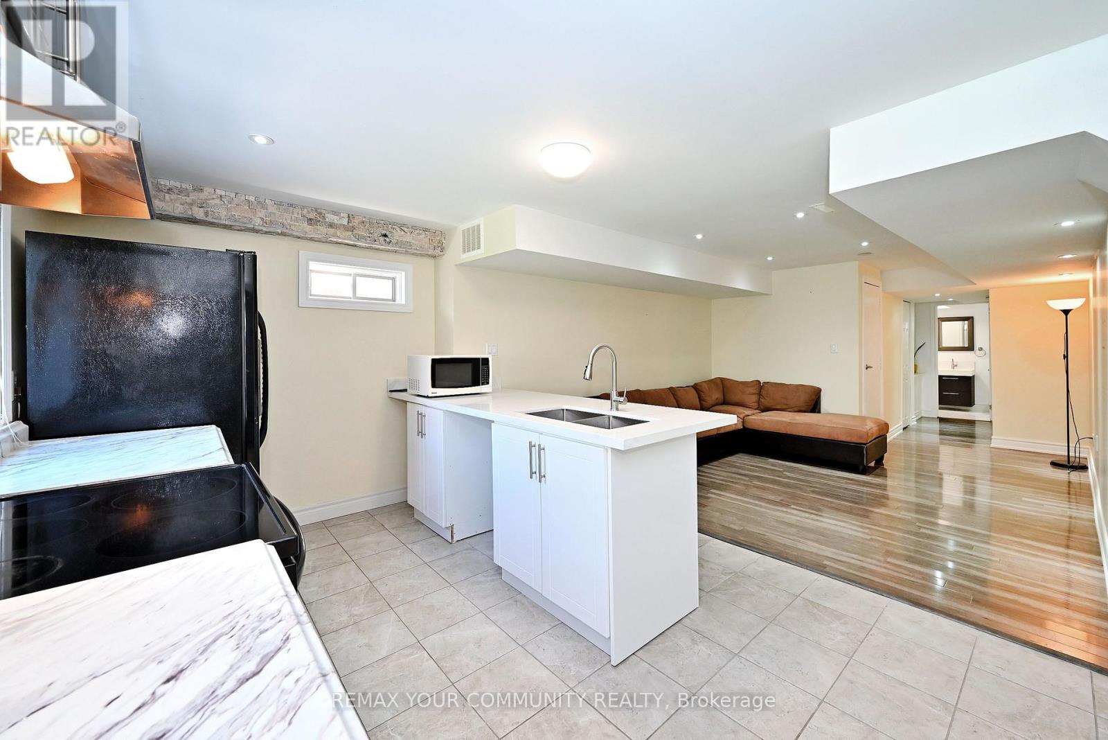 73 Laurendale Avenue Property Photo 28