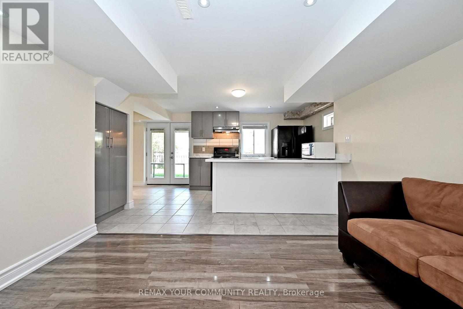 73 Laurendale Avenue Property Photo 30