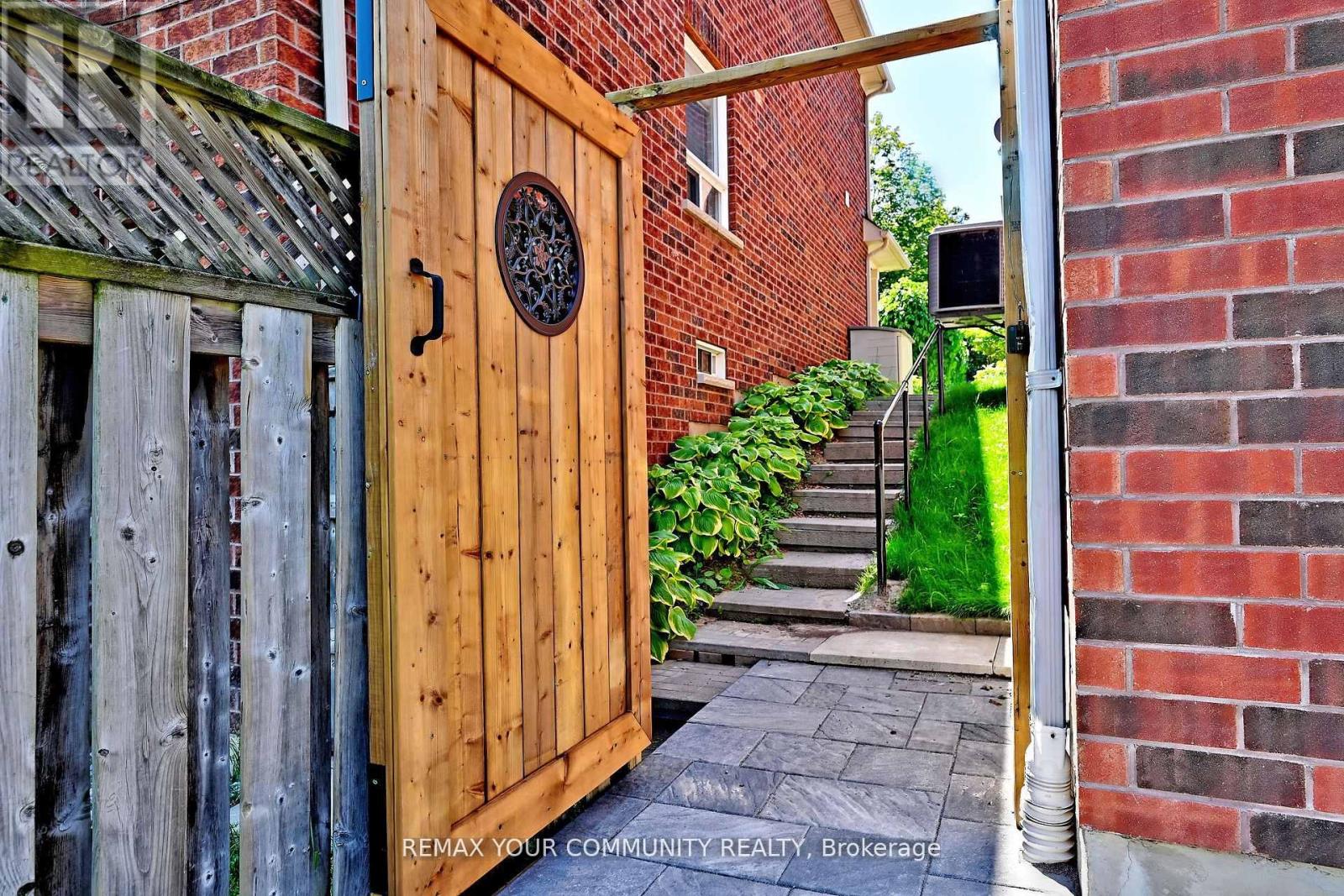 73 Laurendale Avenue Property Photo 46