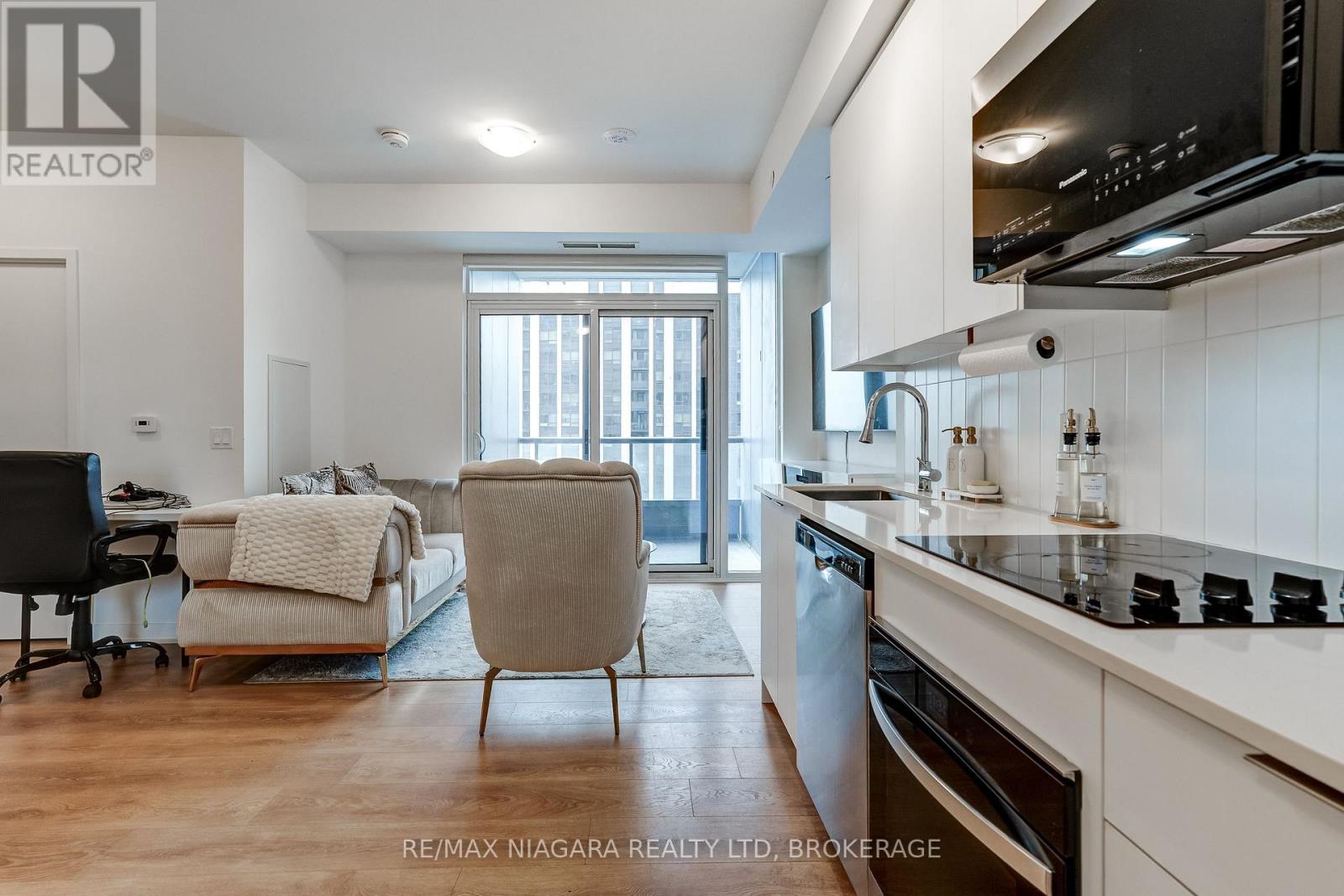 1419 - 10 Abeja Street Property Photo 11