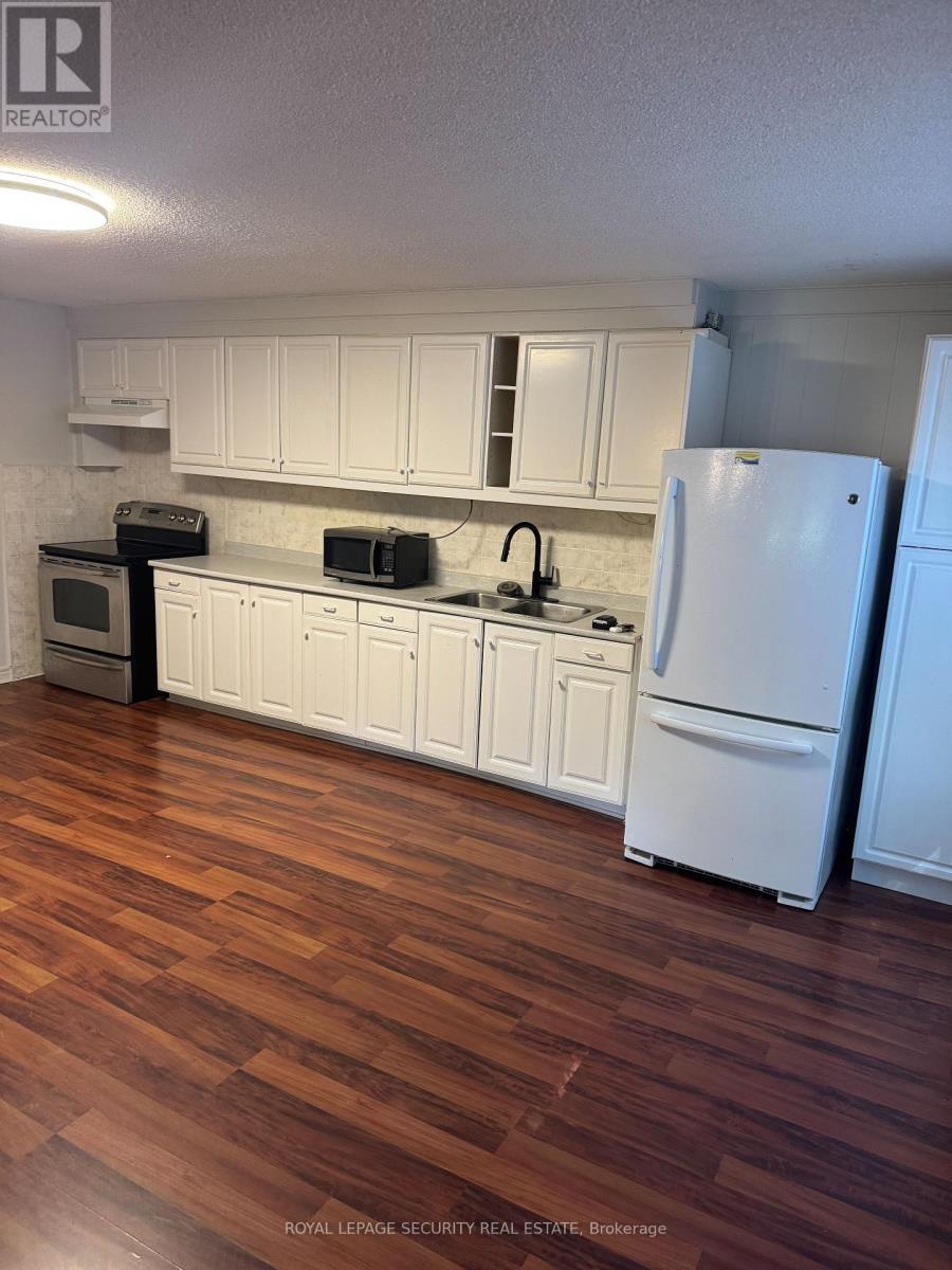 Lower B - 10432 Islington Avenue Property Photo 6