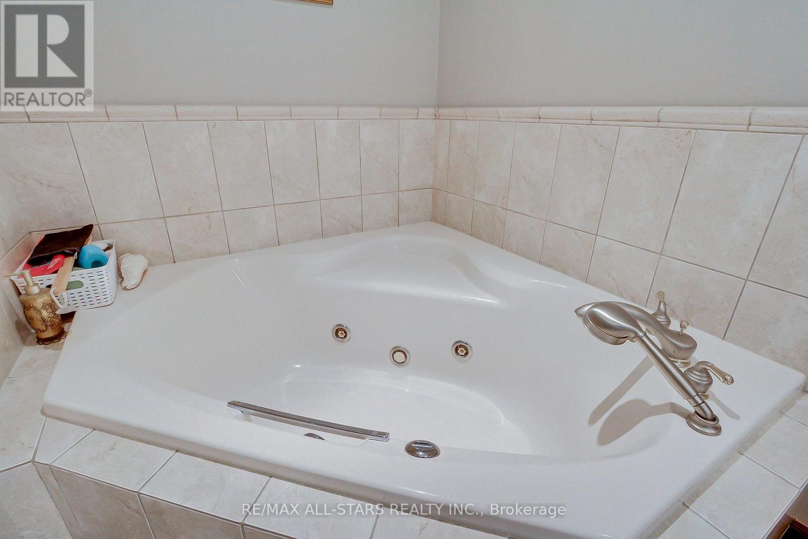 15 Lobraico Lane Property Photo 26