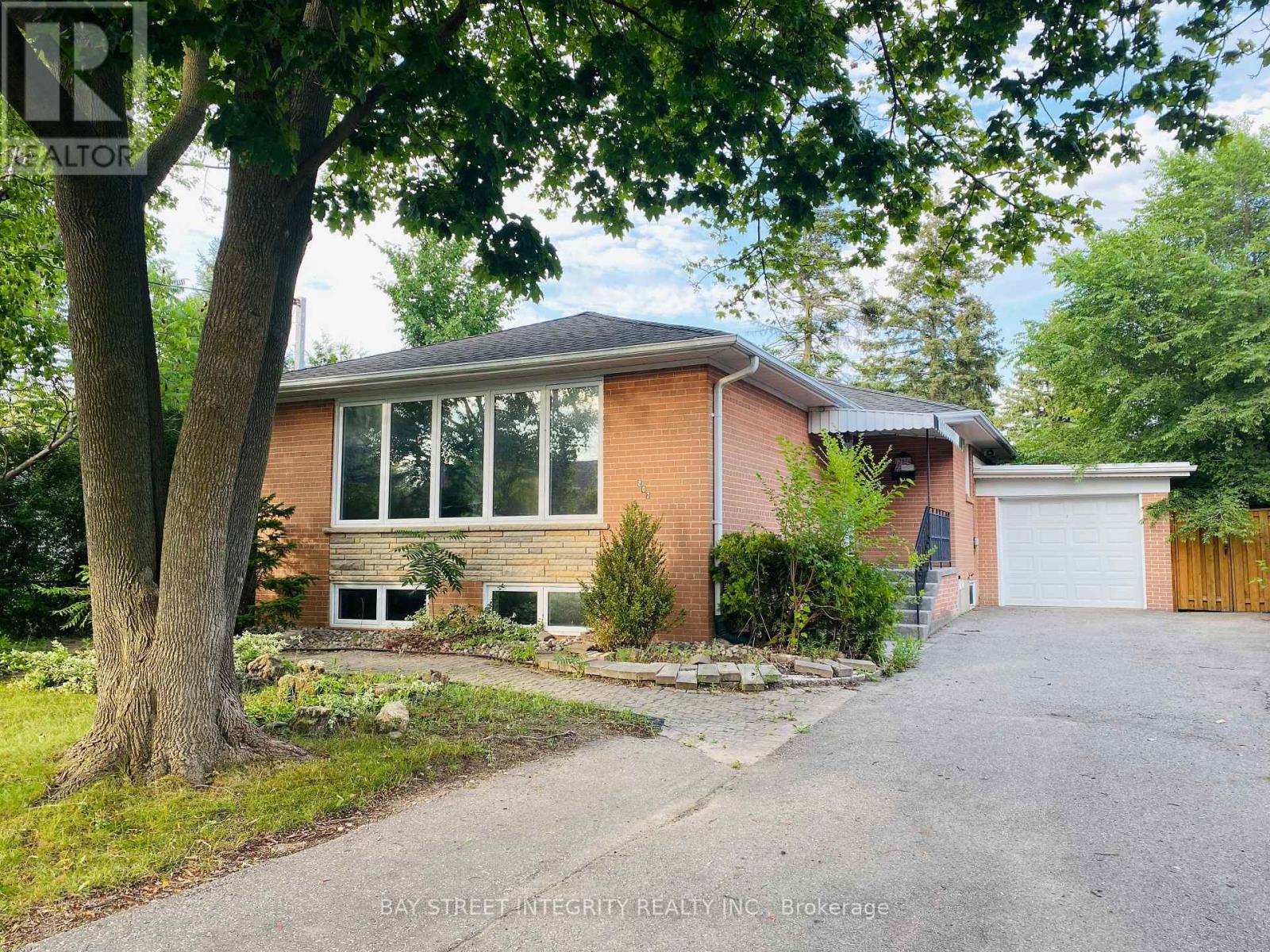 207 Maple Avenue Property Photo 1