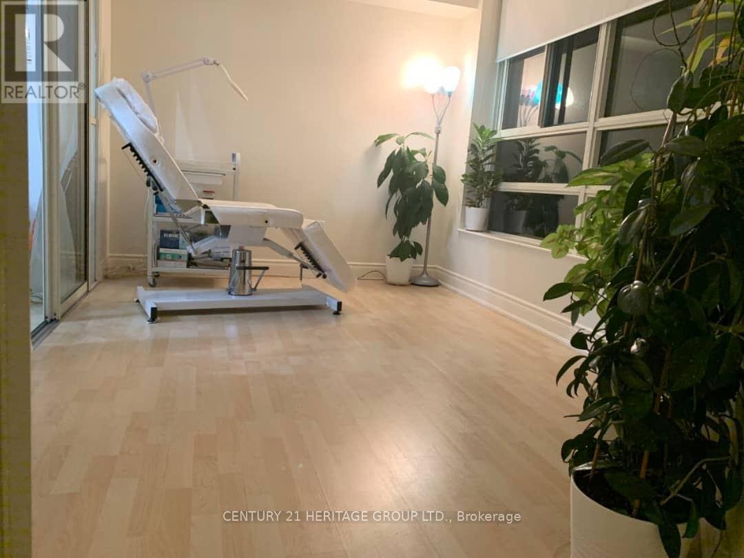 525 - 7805 Bayview Avenue Property Photo 12