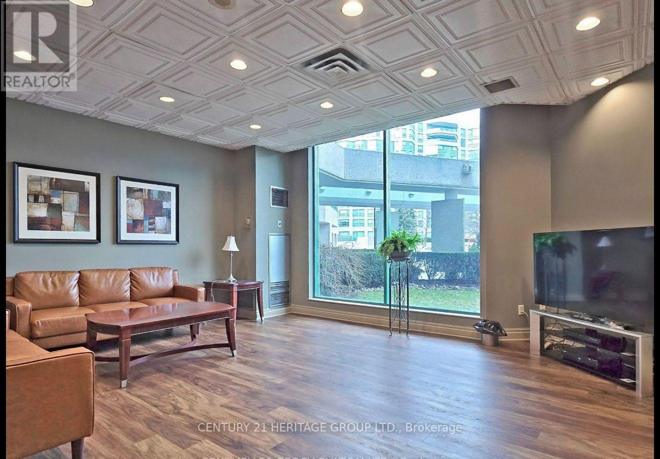 525 - 7805 Bayview Avenue Property Photo 17