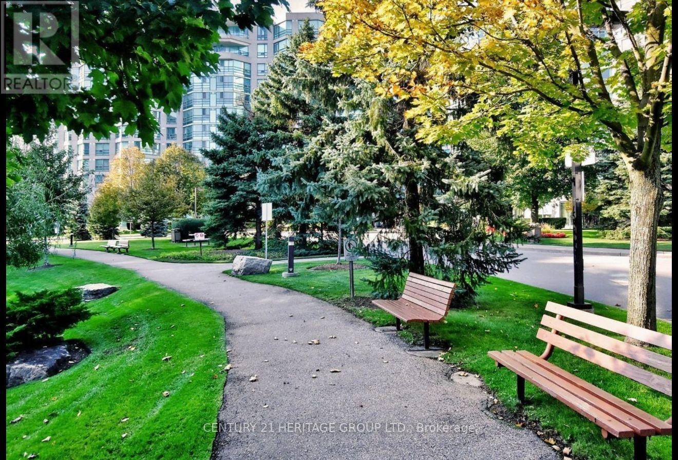 525 - 7805 Bayview Avenue Property Photo 26