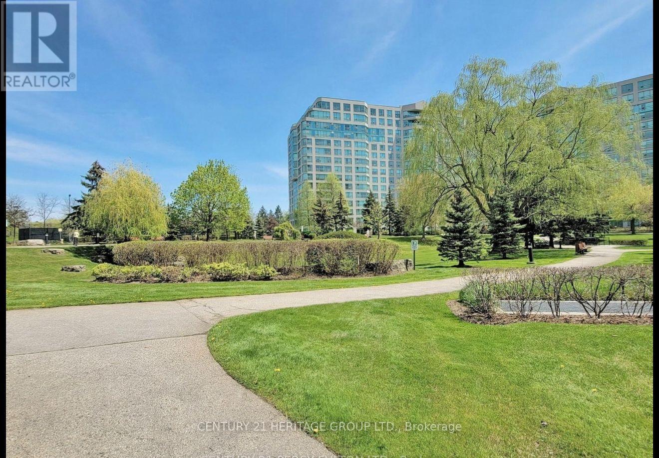 525 - 7805 Bayview Avenue Property Photo 27