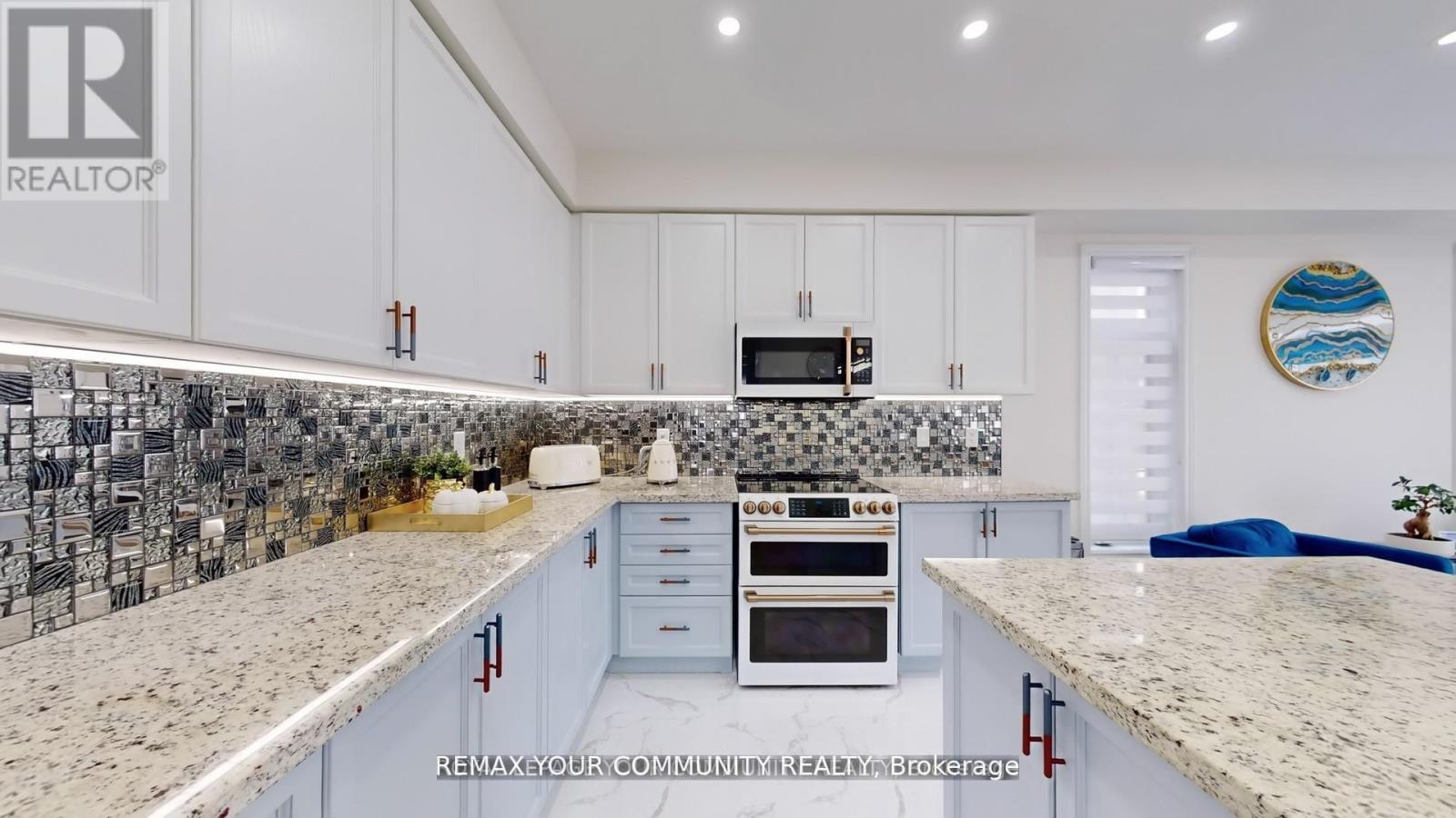 1072 Wickham Road Property Photo 11