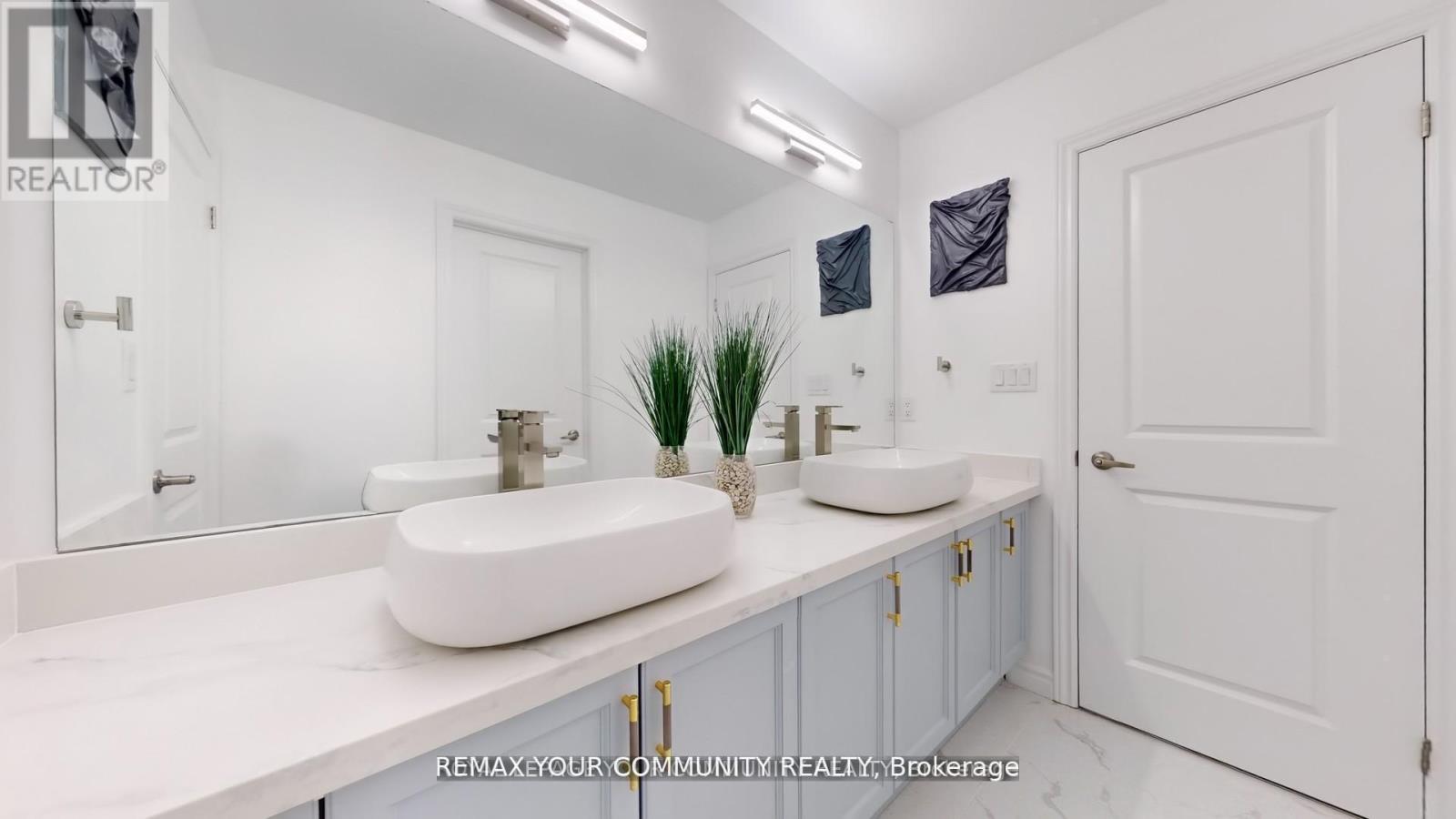 1072 Wickham Road Property Photo 31