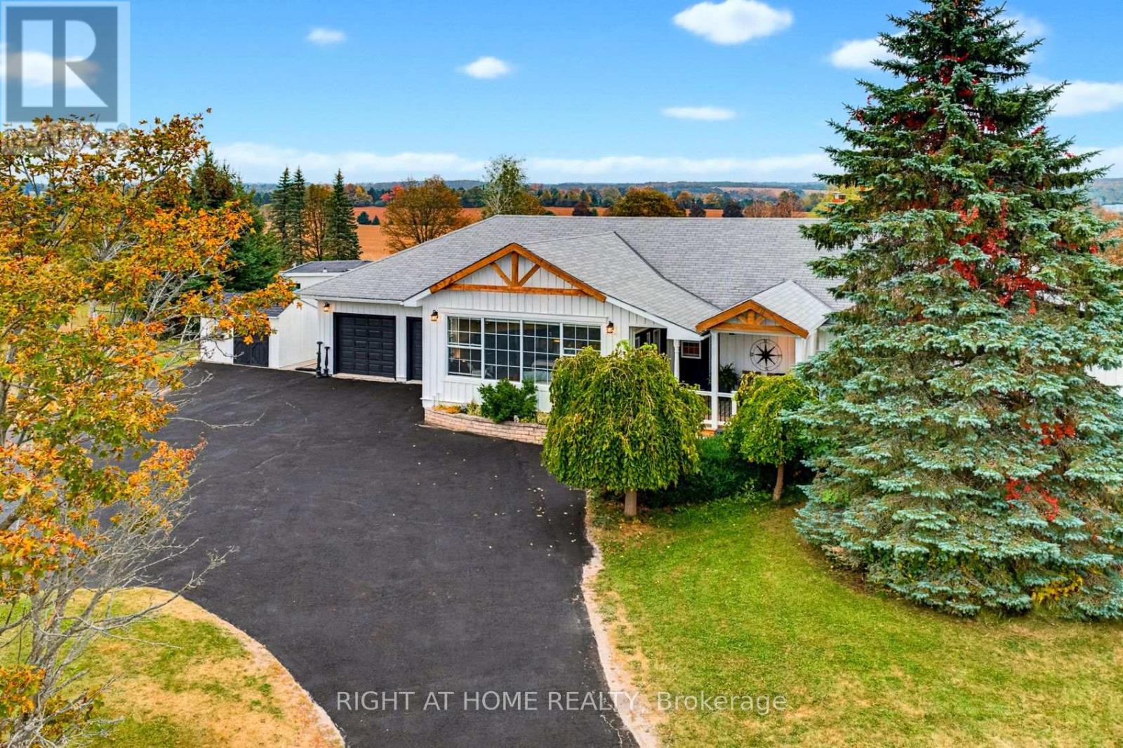 31 Uxbridge Heights Drive Property Photo 2