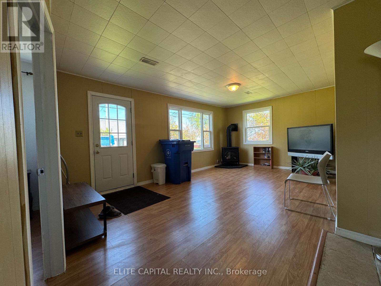 9 Lambrook Drive Property Photo 3